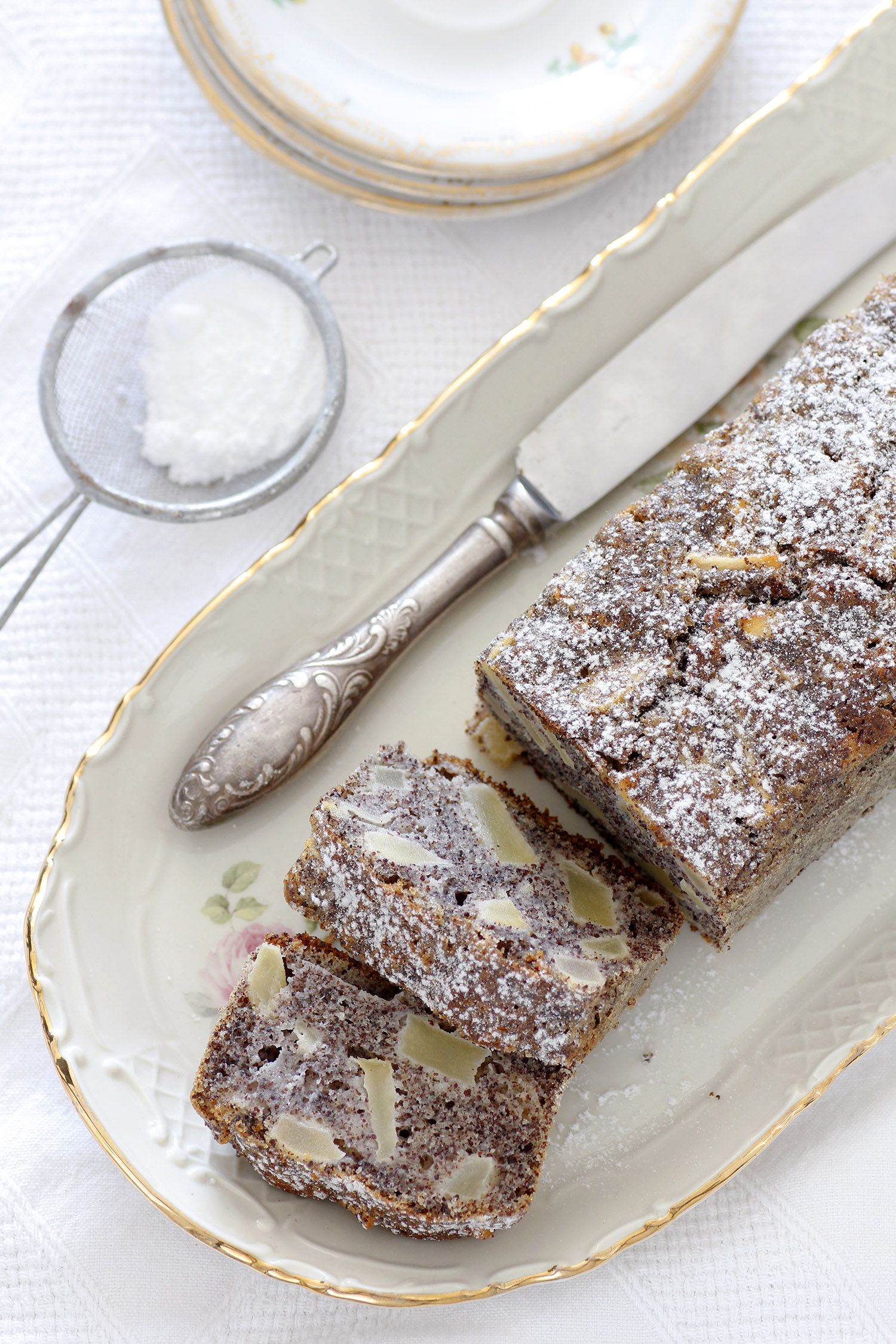 Apple Poppy Seeds Cake