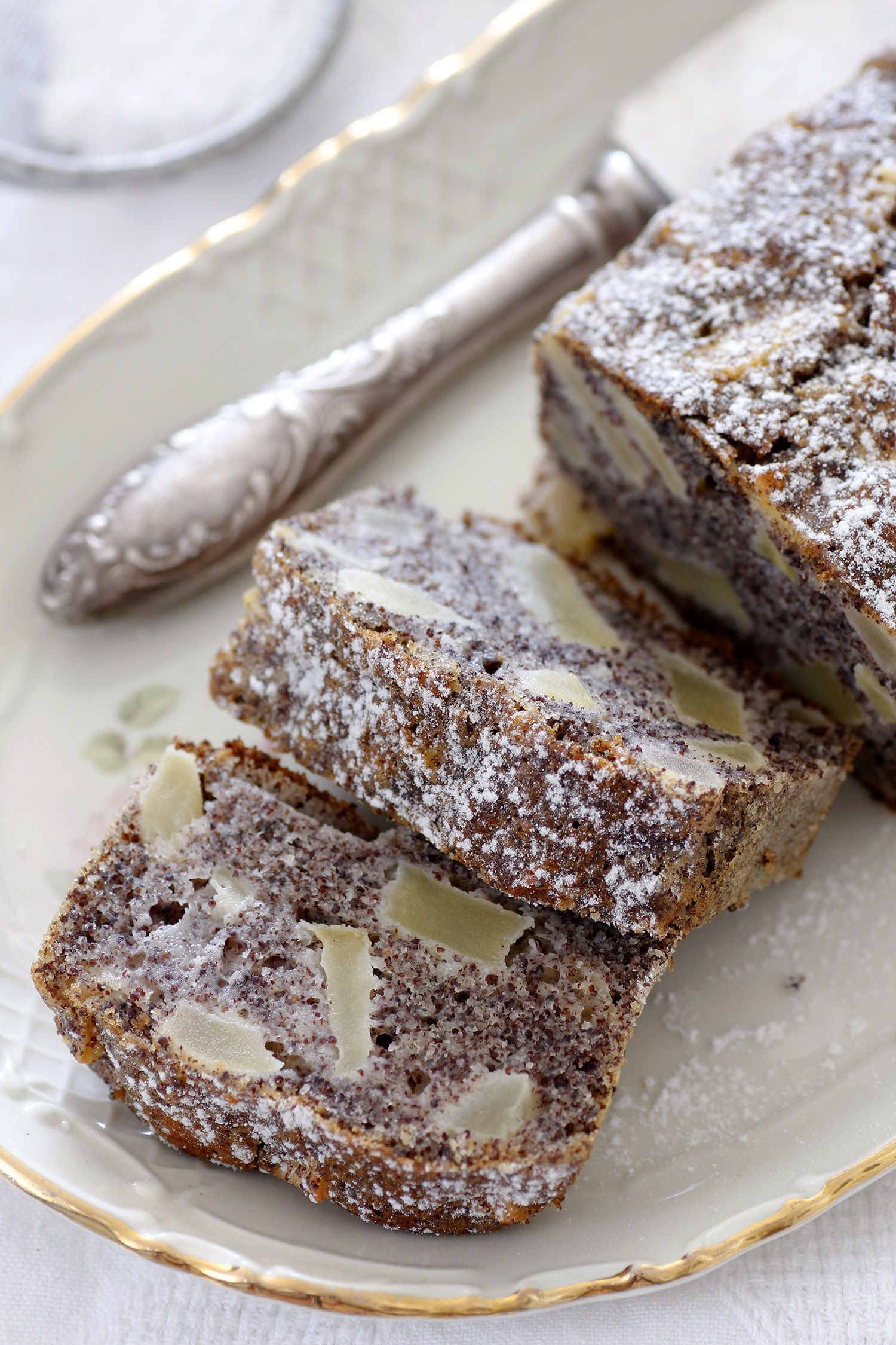 Apple Poppy Seeds Cake