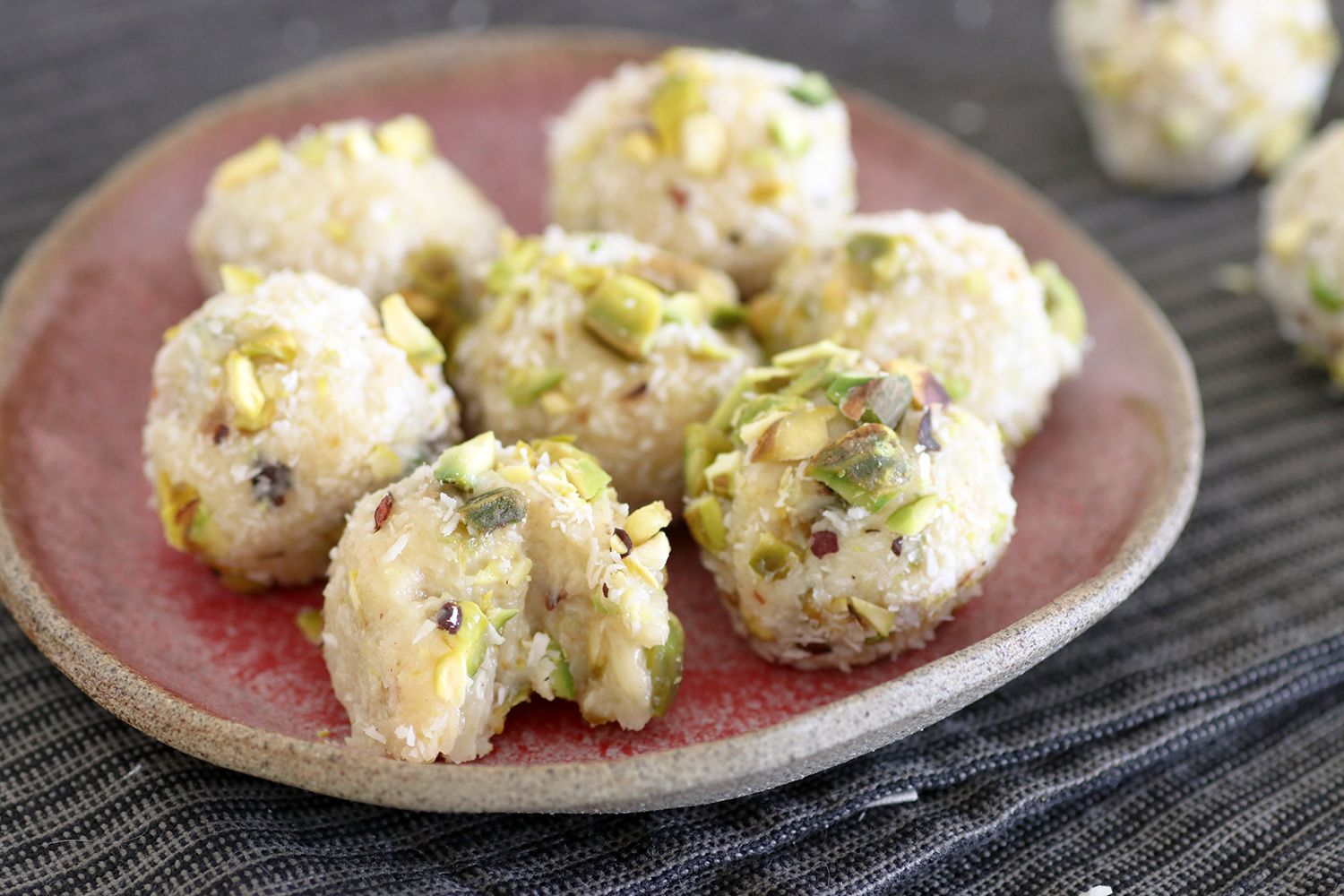 Laddu – Traditional Indian Candy Laddu – Traditional Indian Candy