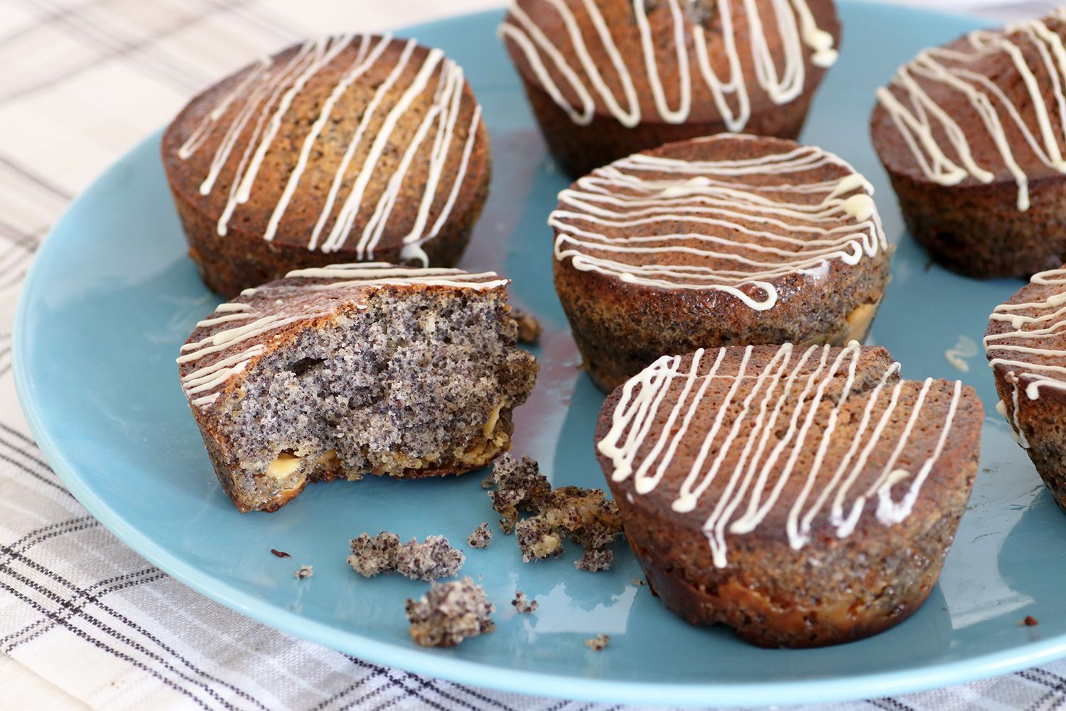 White Chocolate Poppy Seeds Muffins