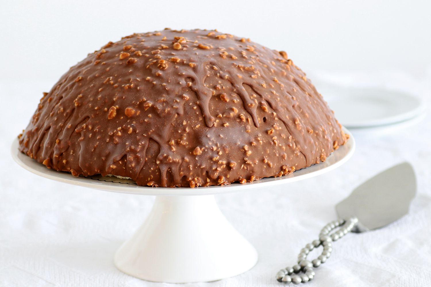 עוגת בומב מוס שוקולד ומרנג ללא אפייה | צילום: נטלי לוין