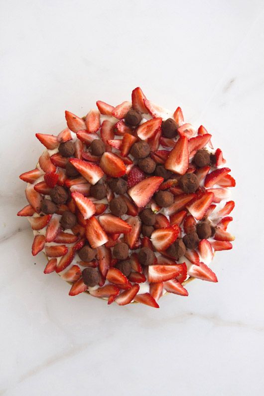 פאי בלאגן – פאי שוקולד עם תותים | צילום: נטלי לוין