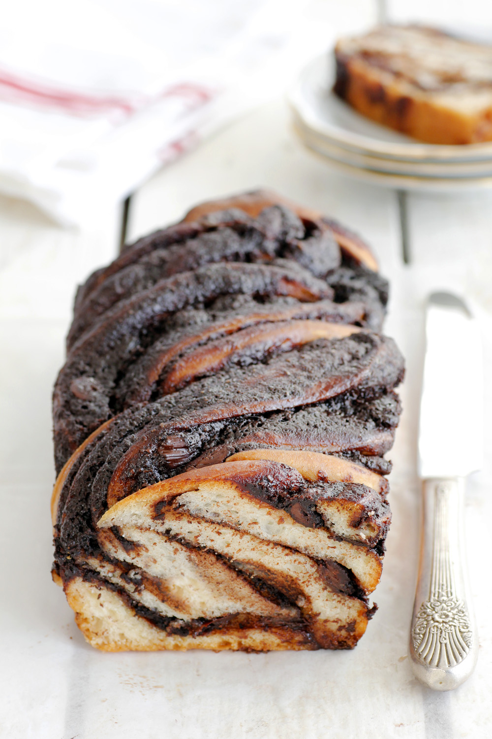 עוגת שמרים טבעונית במילוי שוקולד | צילום: נטלי לוין