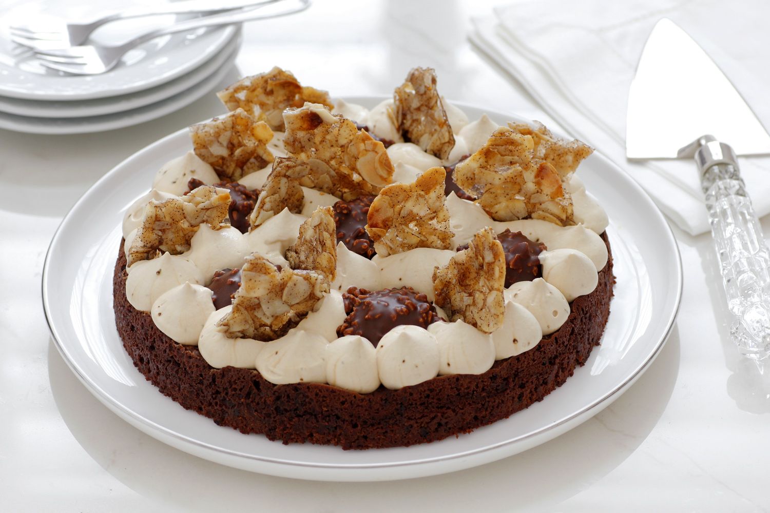 עוגת שוקולד פררו רושה עם קפה ושקדים | צילום: נטלי לוין
