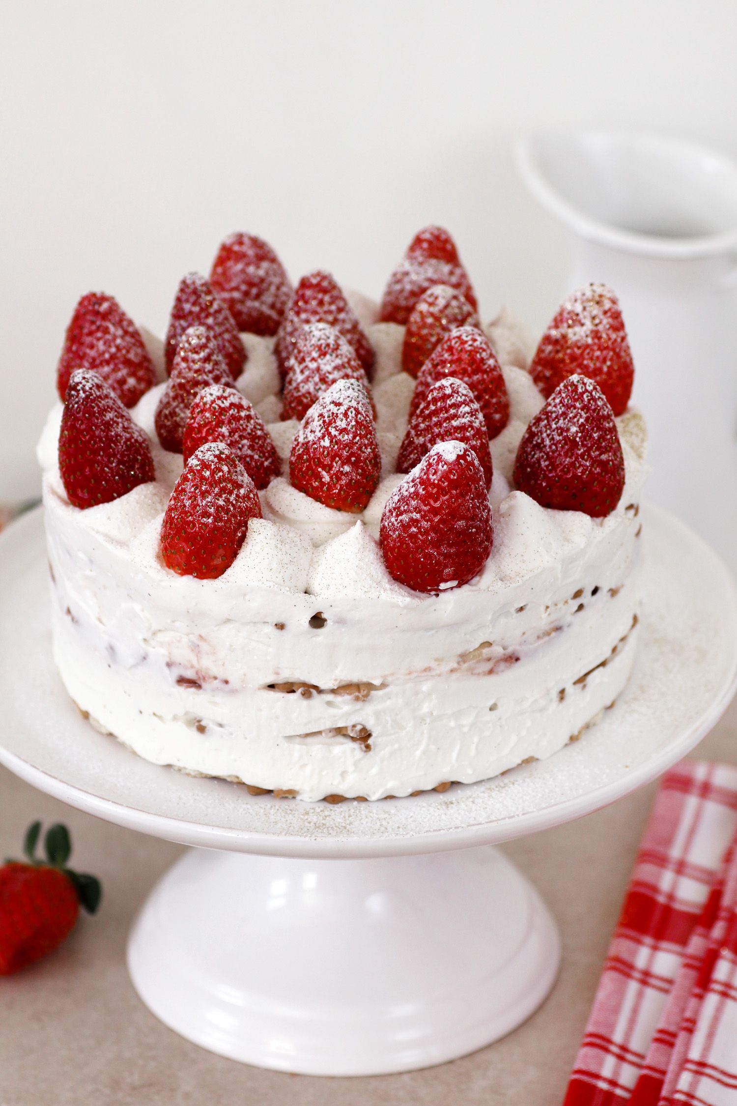 עוגת ביסקוויטים תותים וריקוטה
