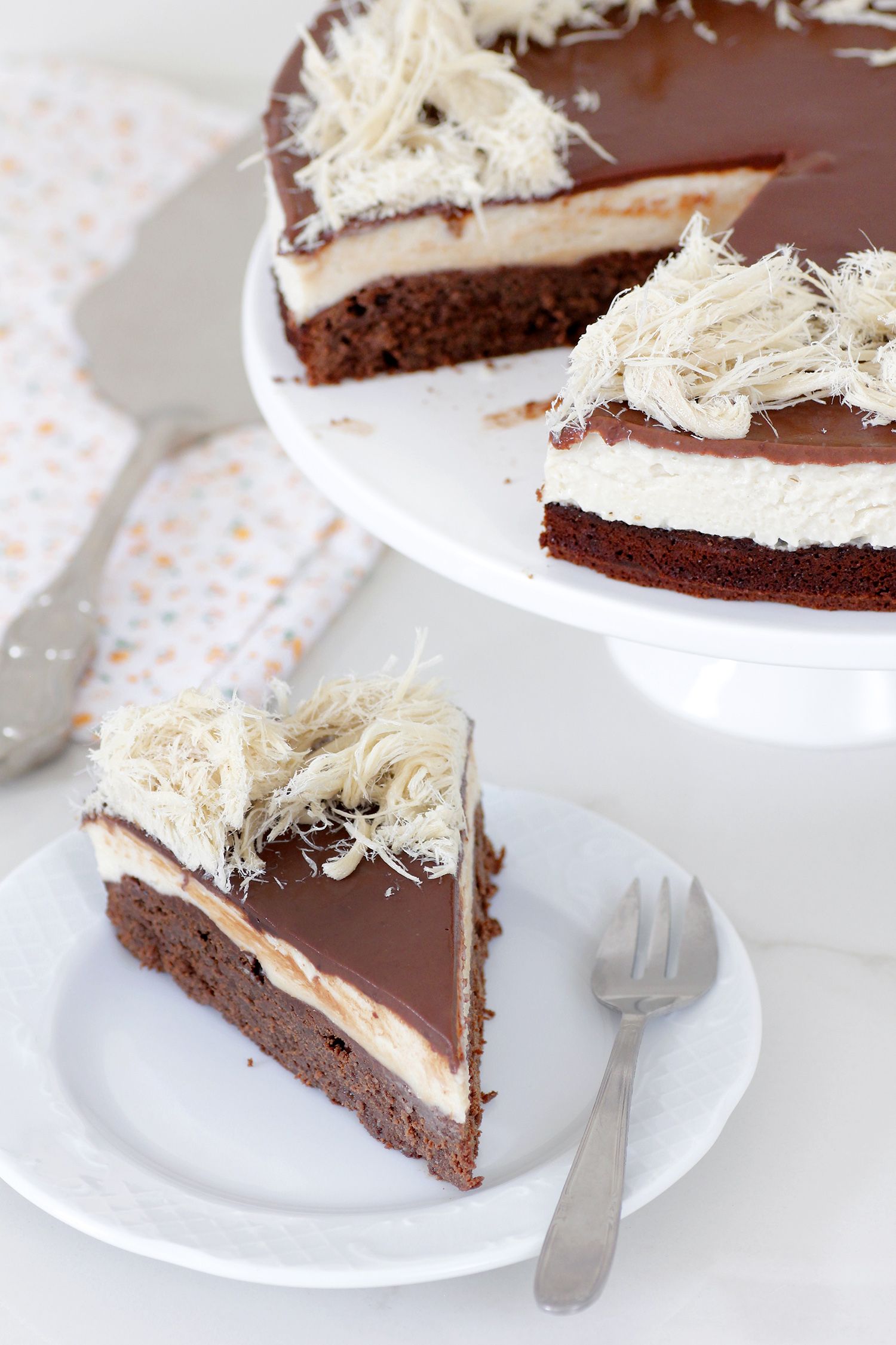 עוגת קרמבו שוקולד וחלבה כשרה לפסח | צילום: נטלי לוין