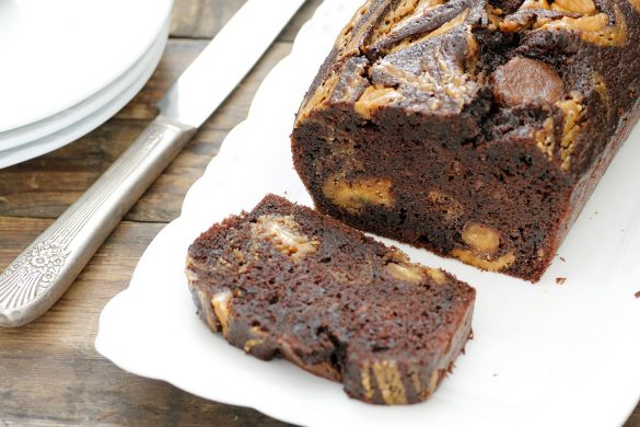 marbled_peanut_butter_chocolate_cake3-s