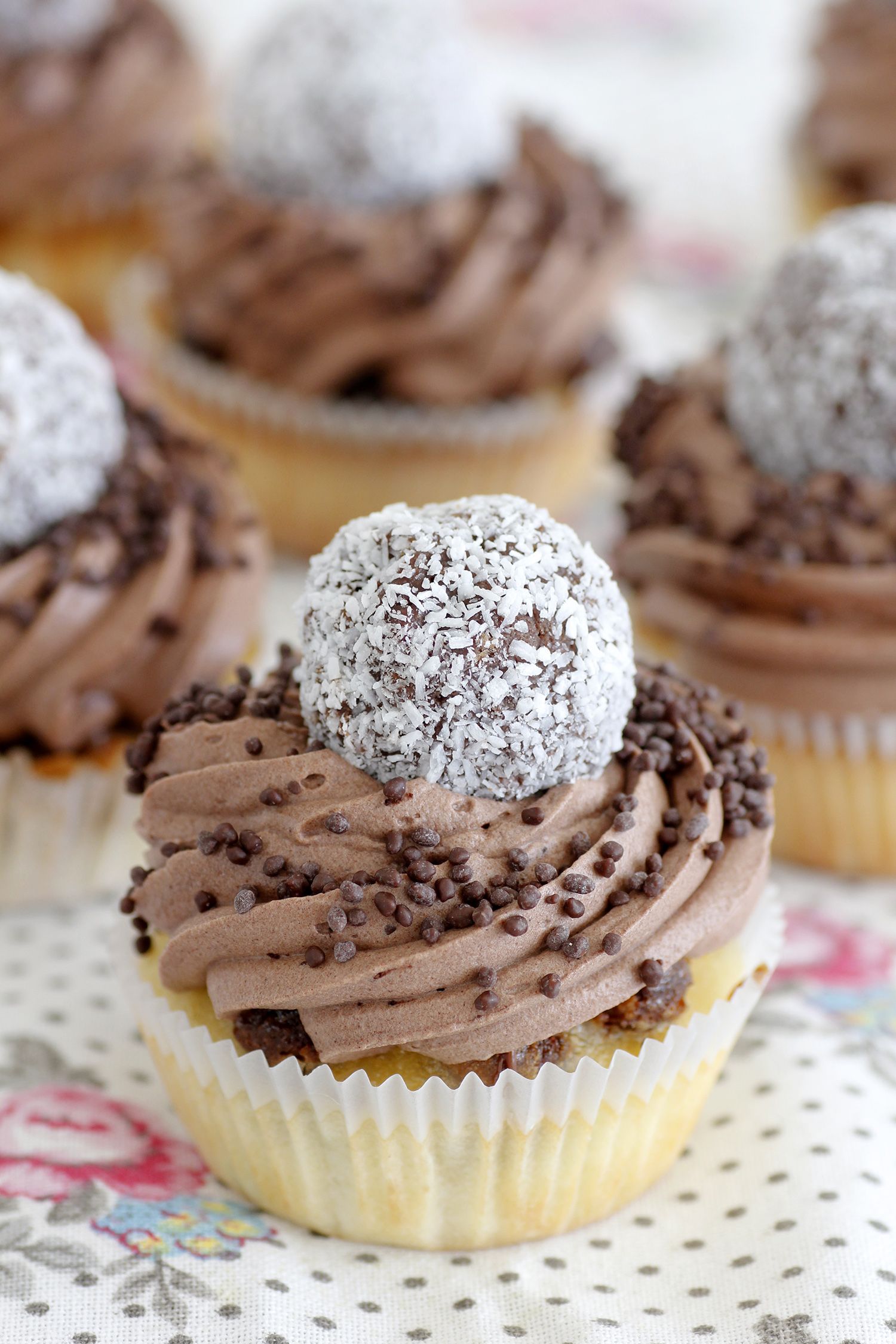 Chocolate Snowballs Cupcakes