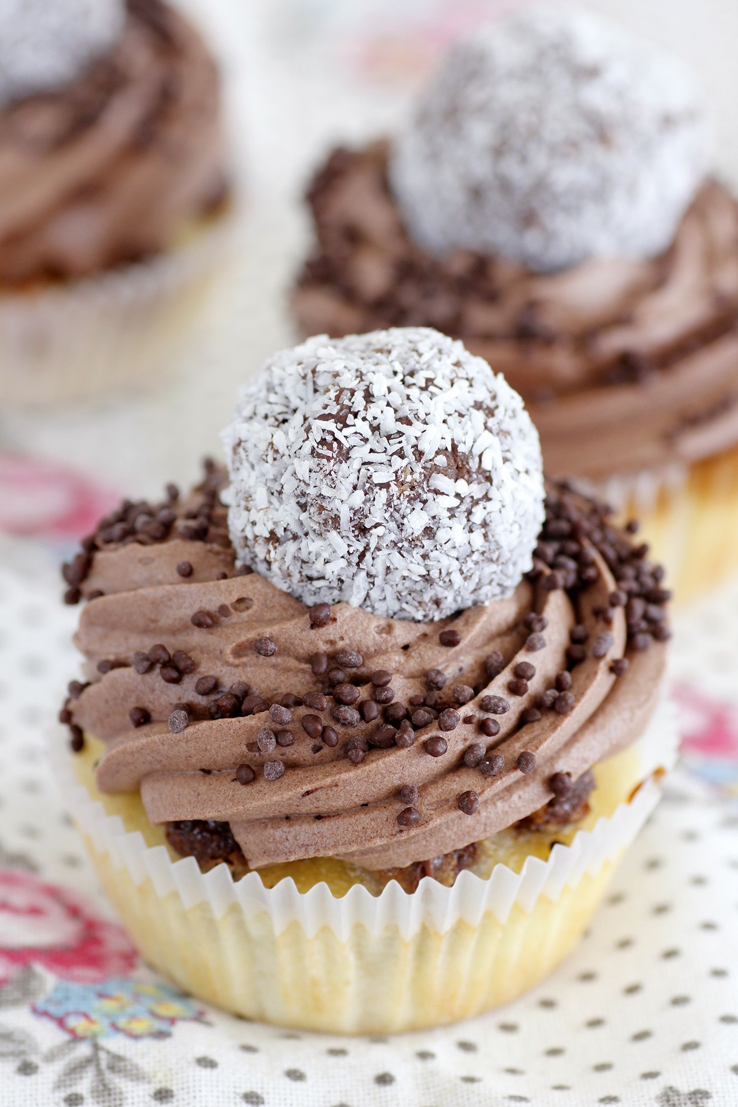 Chocolate Snowballs Cupcakes