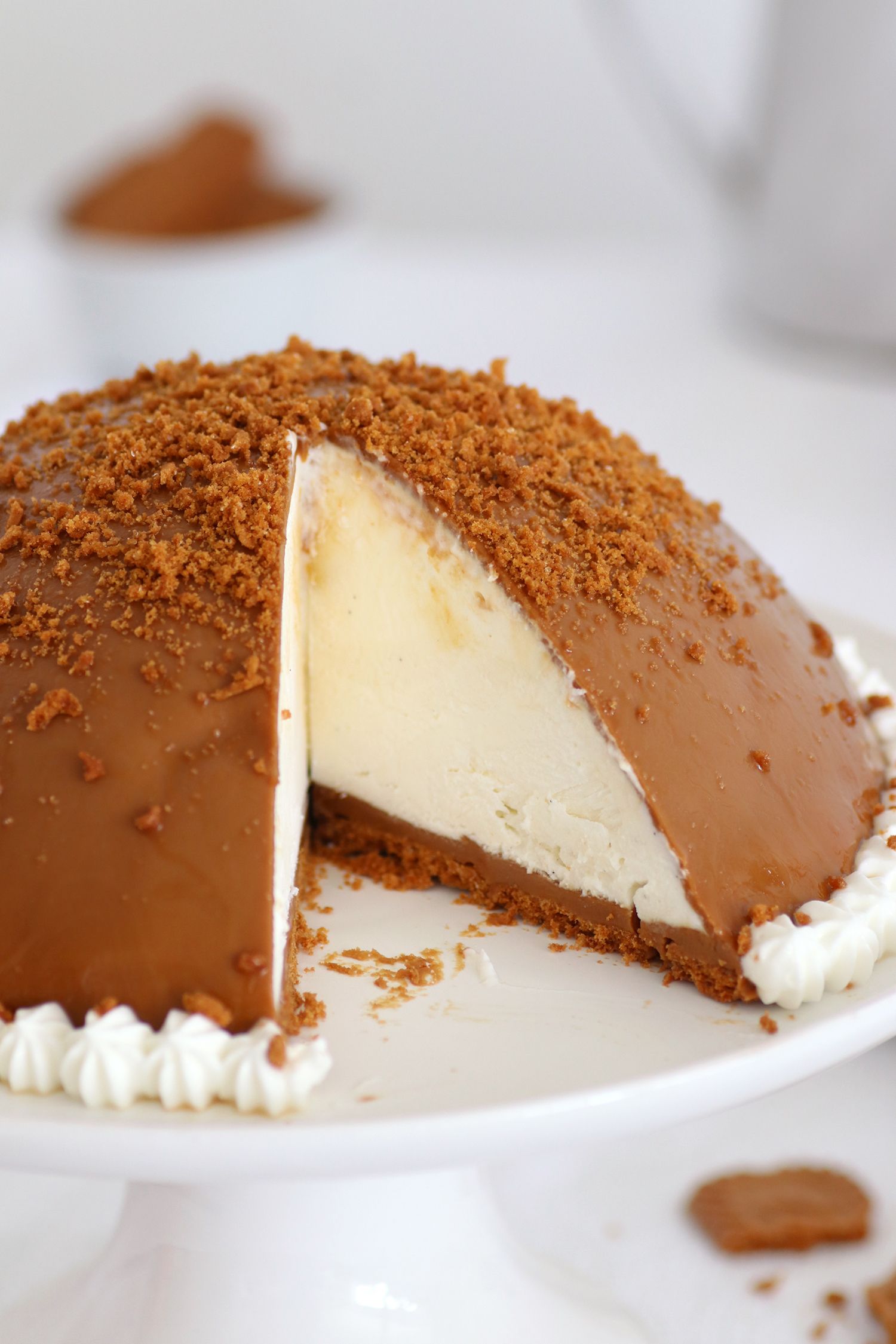 עוגת בומב גבינה ולוטוס ללא אפייה | צילום: נטלי לוין