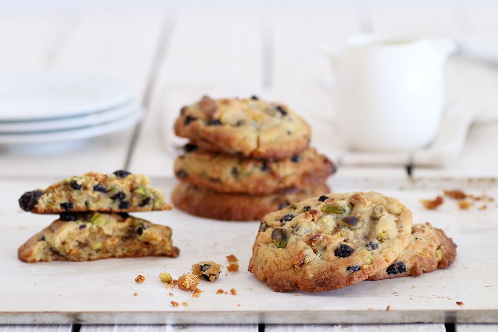 Caramelized White Chocolate Cookies with Pistachios and Blueberries