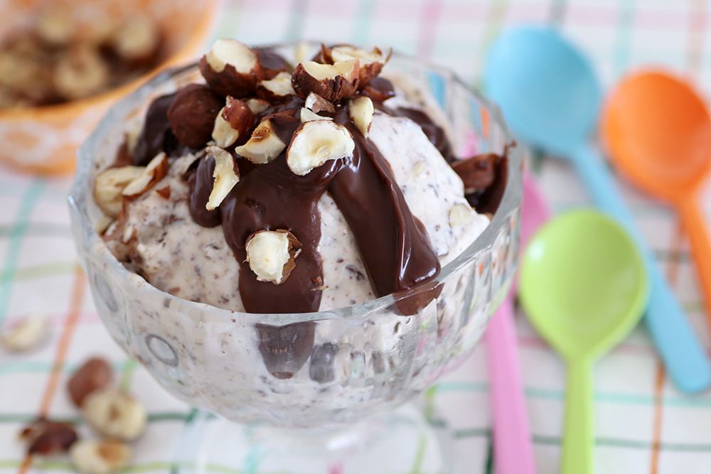 סאנדיי גלידת שוקולד צ'יפס ומסקרפונה