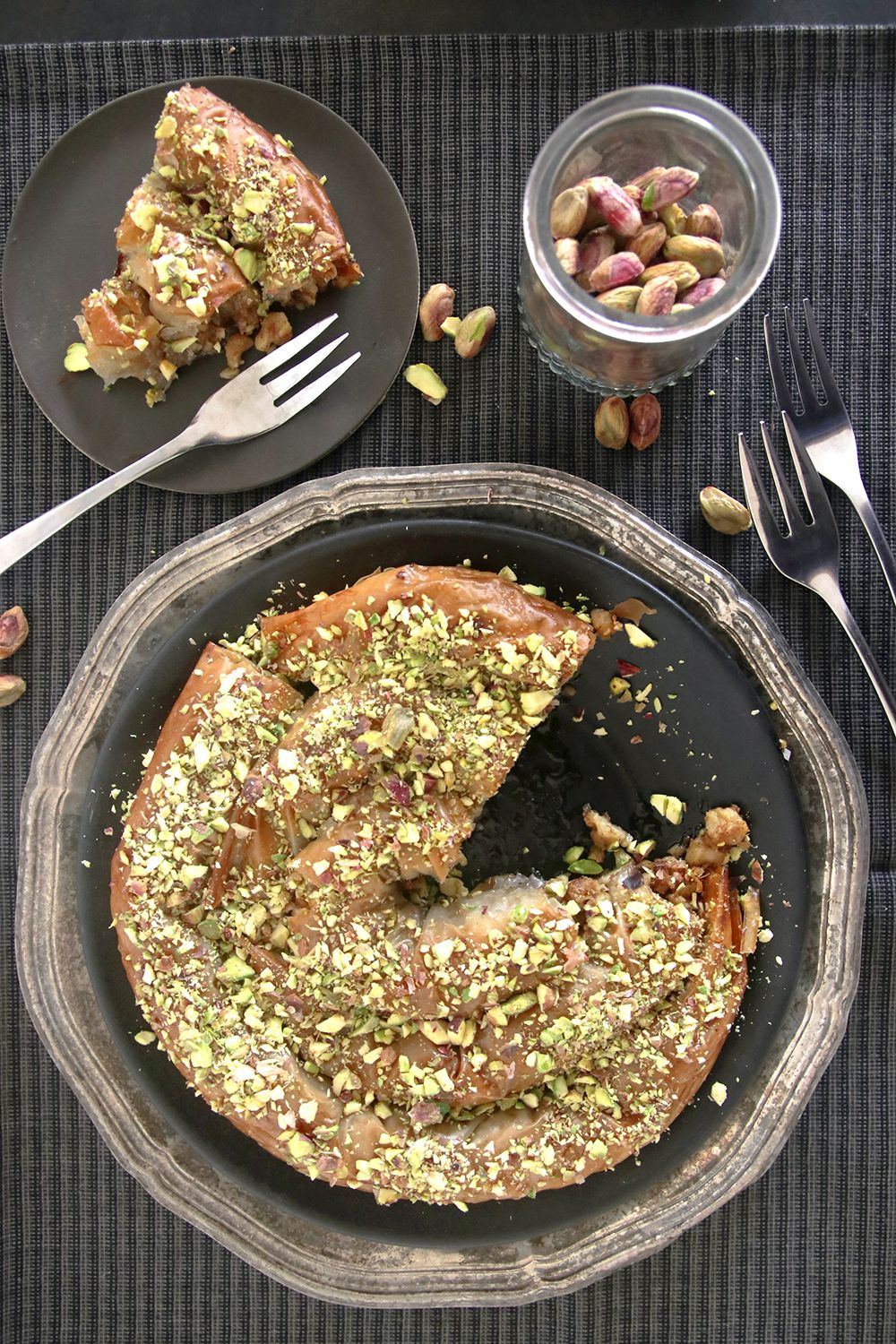עוגת בקלאווה פיסטוק ופקאן | צילום: נטלי לוין