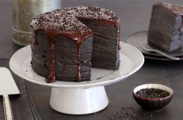 עוגת קרפים שומשום שחור
