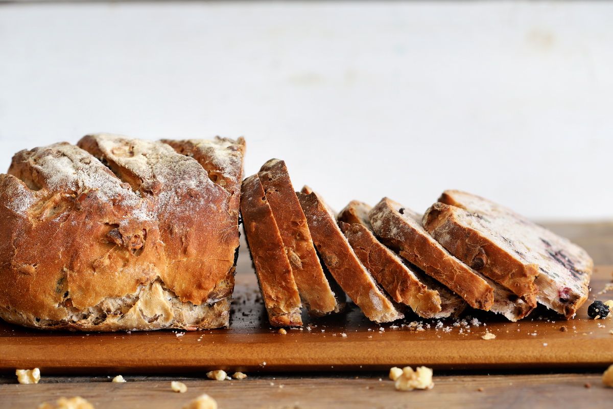 לחם בסיסי תוצרת בית בשלל טעמים | צילום: נטע ליבנה