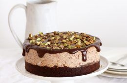 עוגת קרמבו שוקולד ופיסטוק | צילום: נטלי לוין