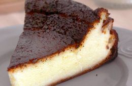 עוגת גבינה באסקית | צילום: נטלי לוין