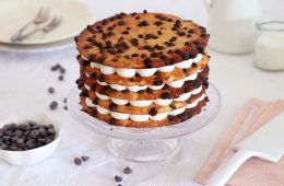 עוגת עוגיות שוקולד צ'יפס עם קרם מסקרפונה | צילום: נטלי לוין