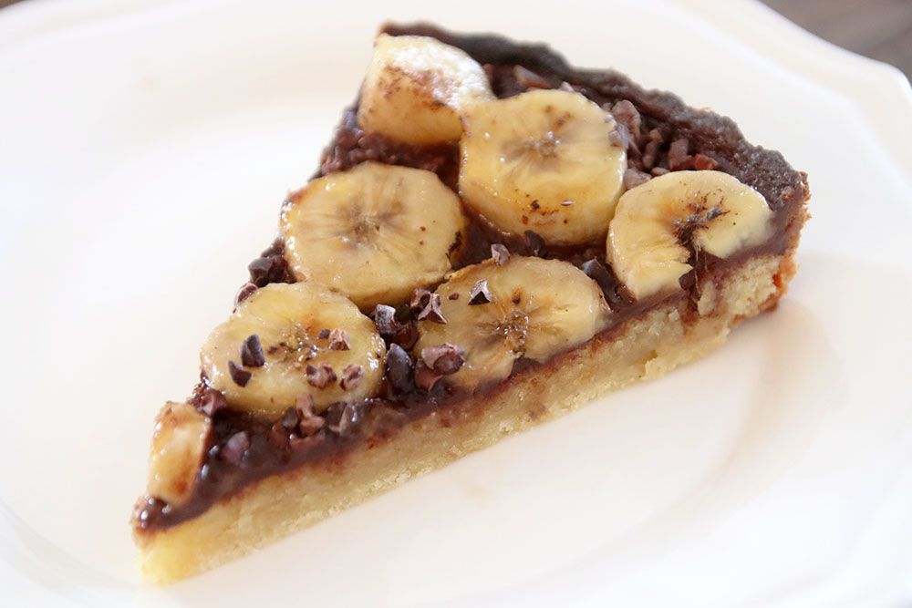 פאי בננות ושקדים עם קרם שוקולד | צילום: נטלי לוין