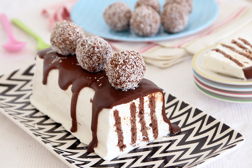 עוגת ביסקוויטים עם קרם שמנת ושוקולד לבן | צילום: נטלי לוין