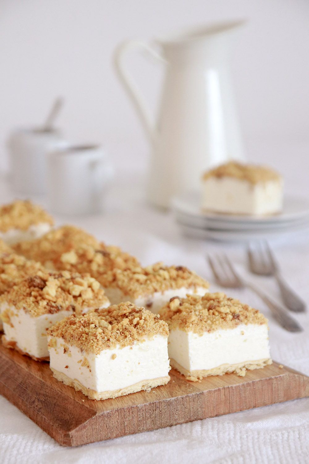 חיתוכיות עוגת גבינה פירורים | צילום: נטלי לוין