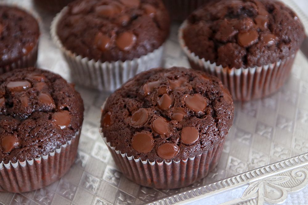 מאפינס דאבל שוקולד מקמח כוסמין | צילום: נטלי לוין