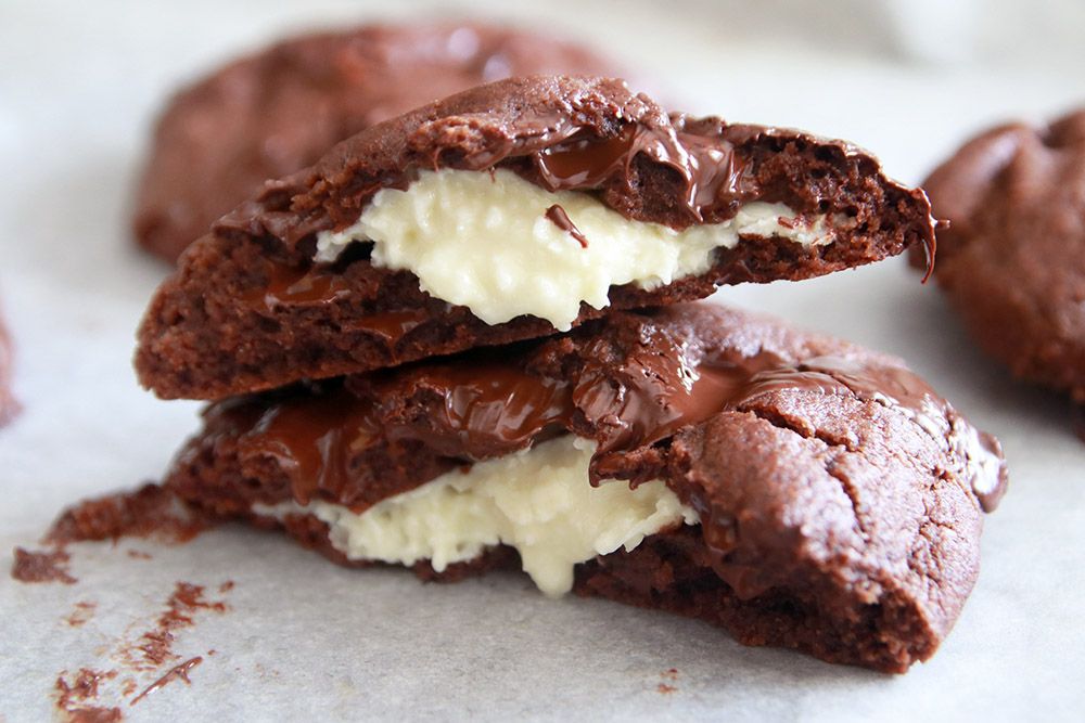 עוגיות שוקולד במילוי קוקוס | צילום: נטלי לוין