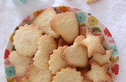 עוגיות חמאה בציפוי סוכר | צילום: נטלי לוין