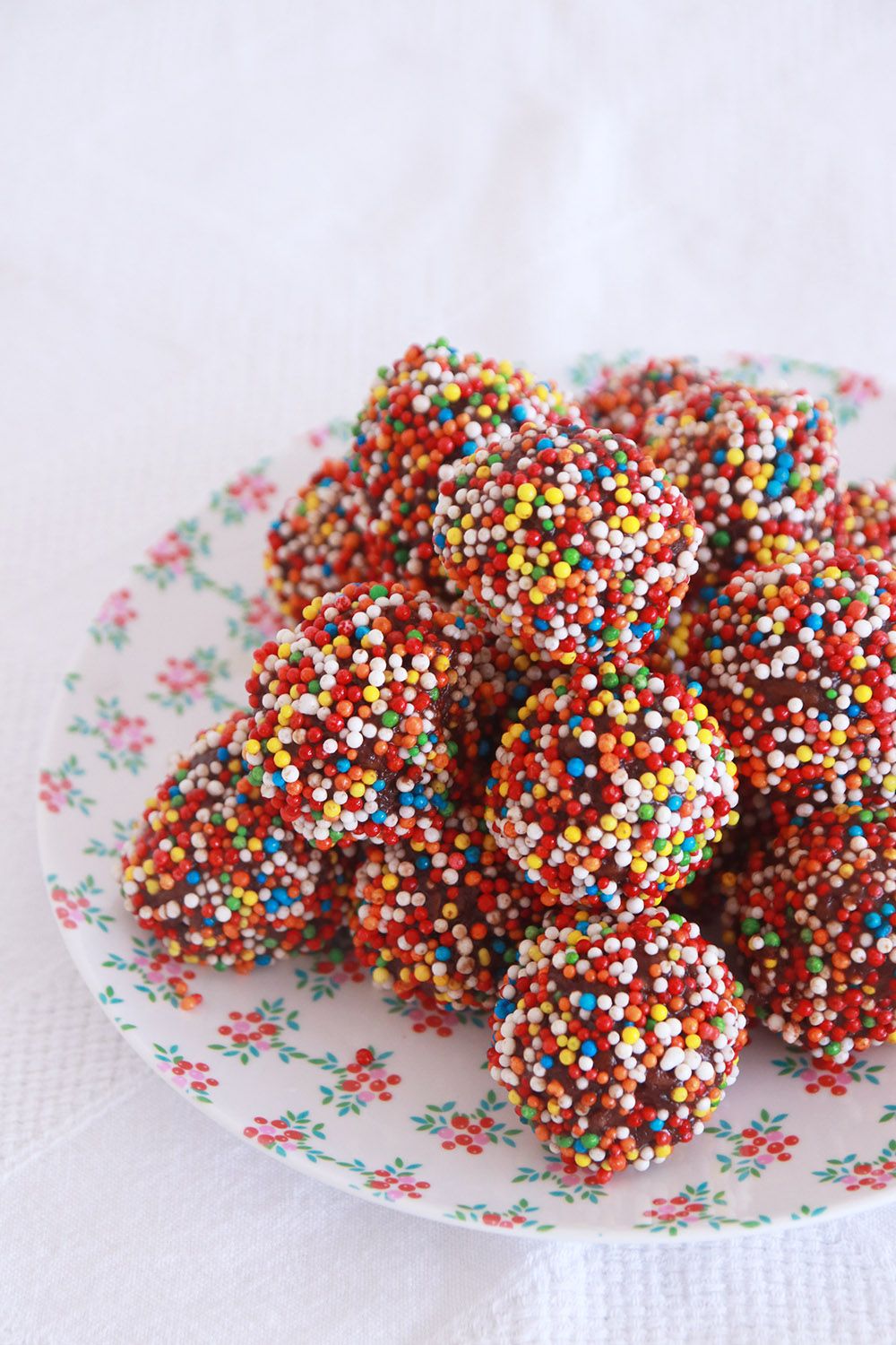 3 Ingredients Chocolate Bliss Balls | Photo: Natalie Levin