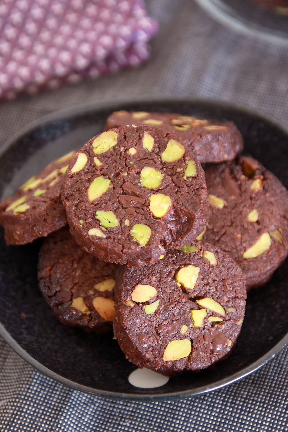Pistachio and Chocolate Cookies | Photo: Natalie Levin