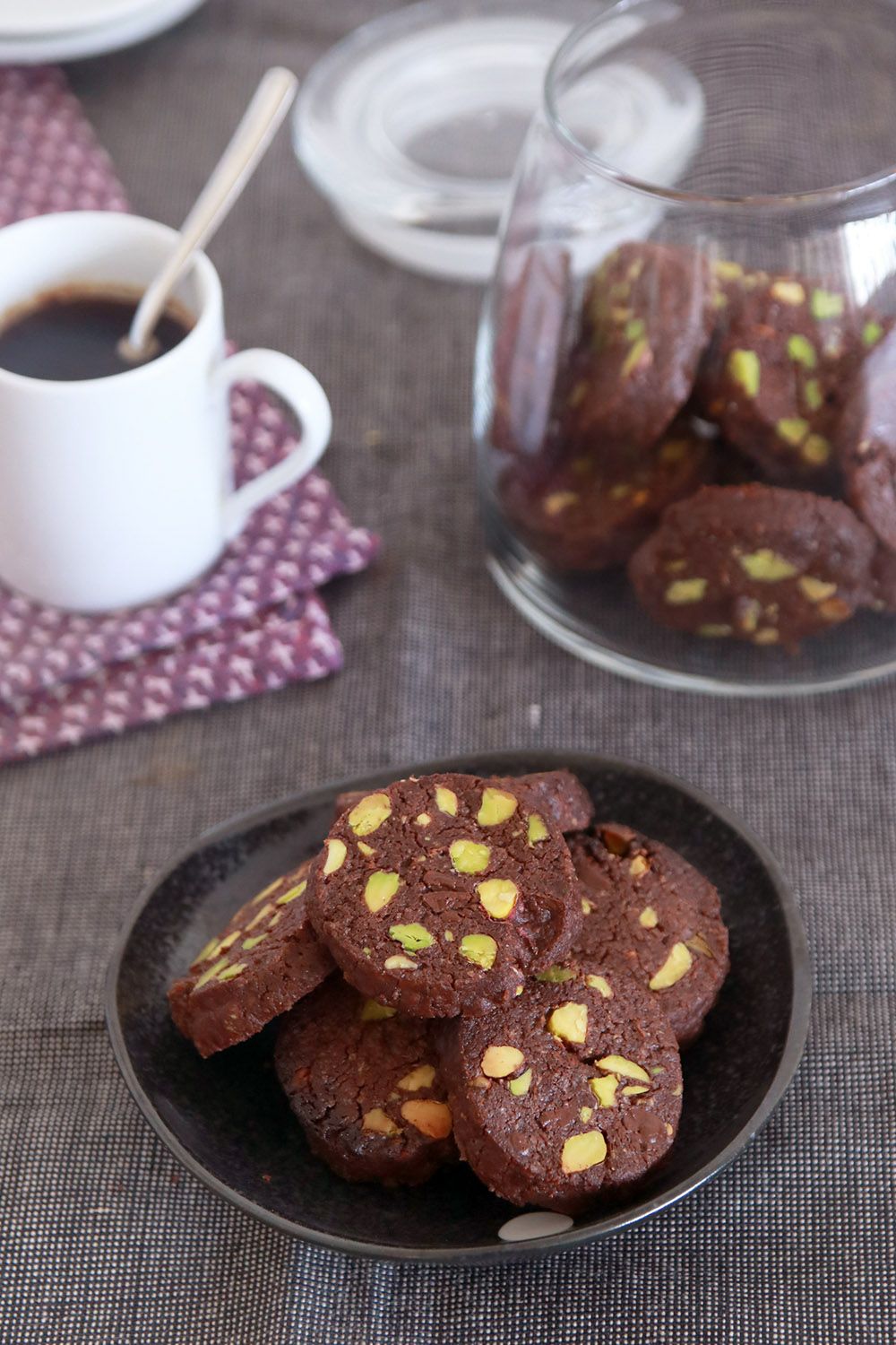 עוגיות שוקולד ופיסטוק | צילום: נטלי לוין