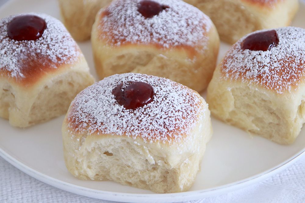 Baked Brioche Doughnuts Filled with Jam | Photo: Natalie Levin