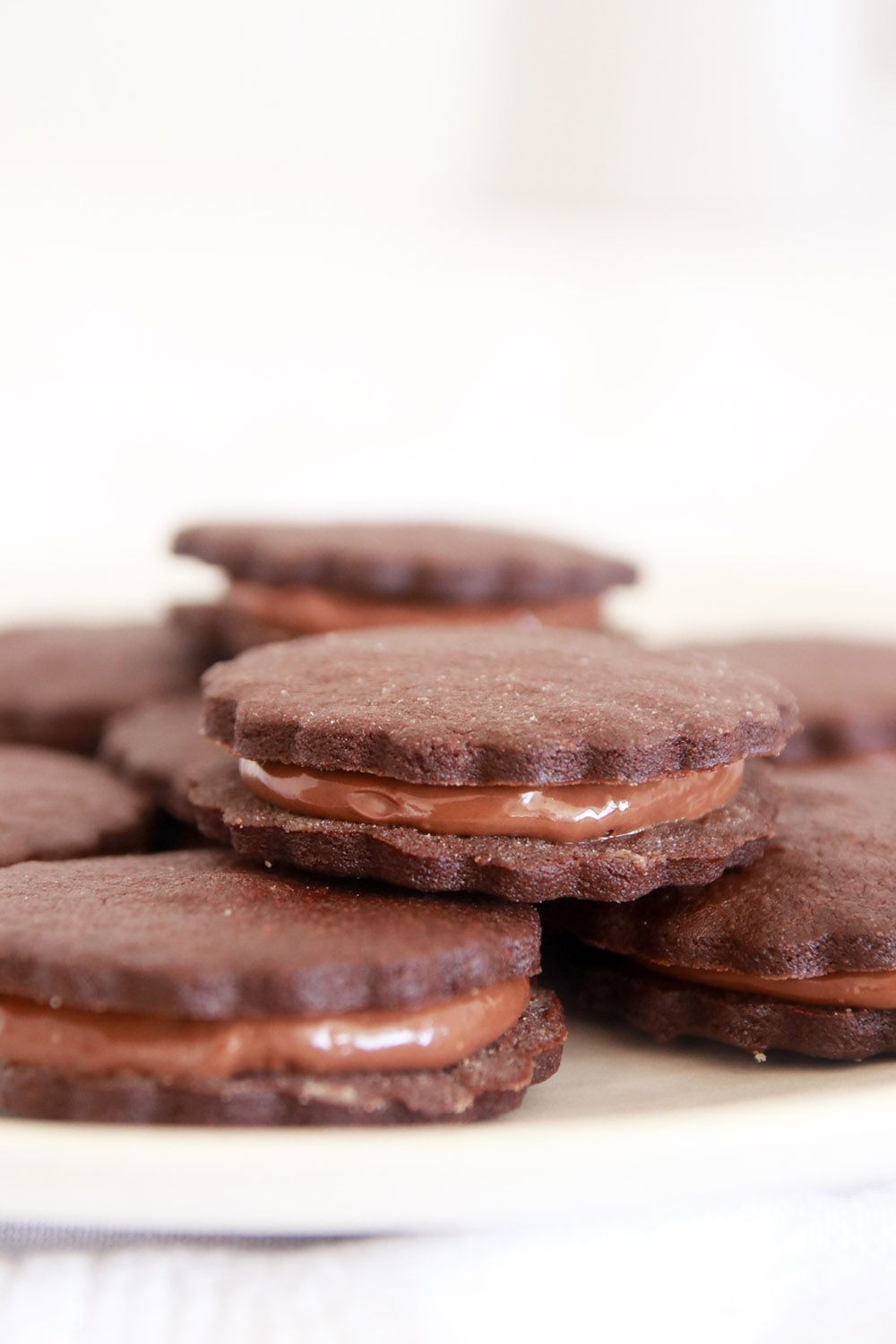 עוגיות סנדוויץ' שוקולד | צילום: נטלי לוין