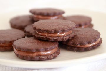 עוגיות סנדוויץ' שוקולד | צילום: נטלי לוין