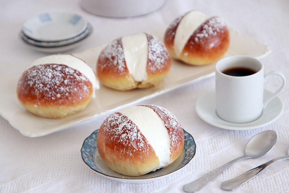 Maritozzo – Italian Rolls Filled with Vanilla Cream | Photo: Natalie Levin Maritozzo – Italian Rolls Filled with Vanilla Cream | Photo: Natalie Levin