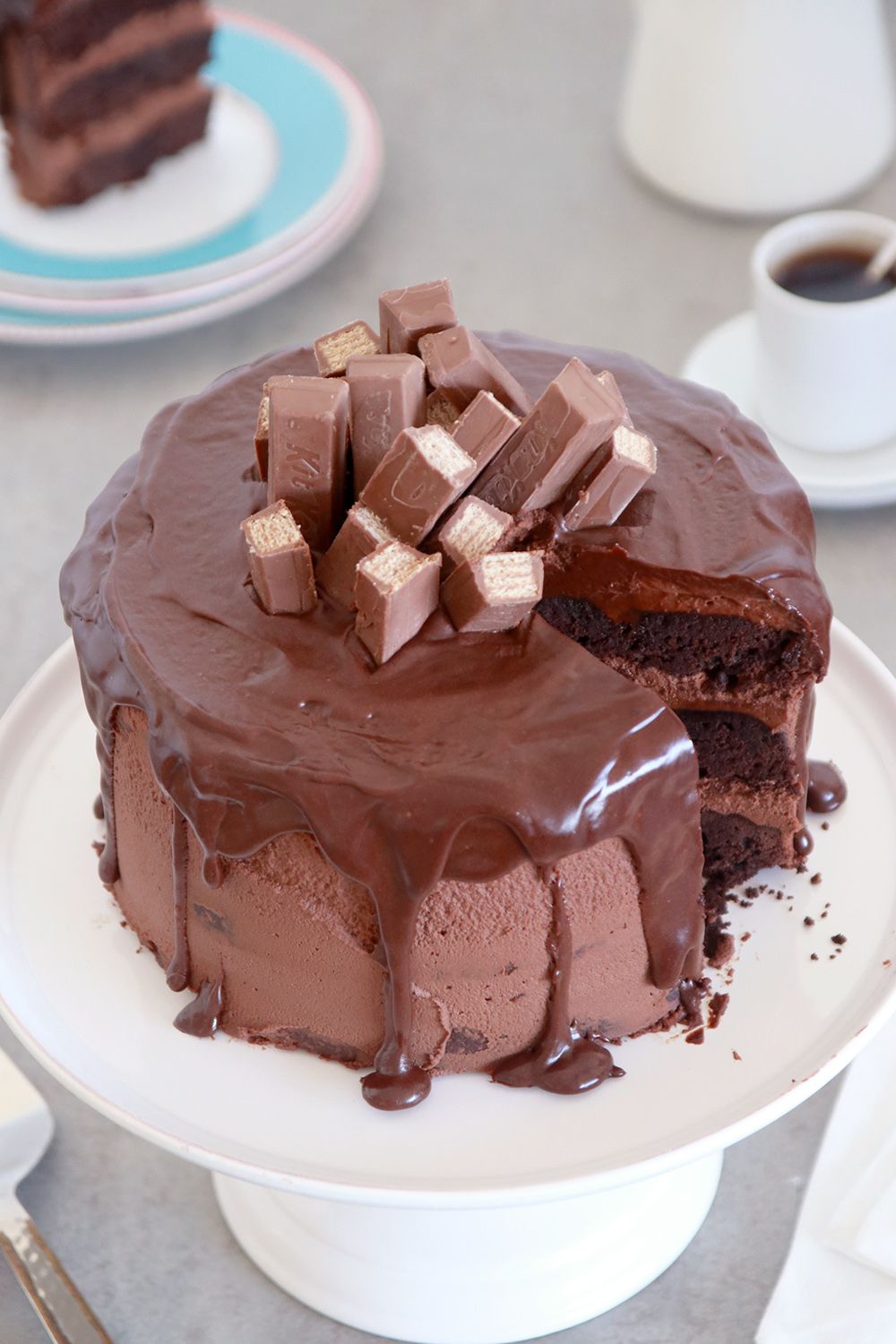 עוגת שכבות בראוניז במילוי מוס שוקולד | צילום: נטלי לוין