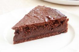 עוגת שוקולד באסקית | צילום: נטלי לוין