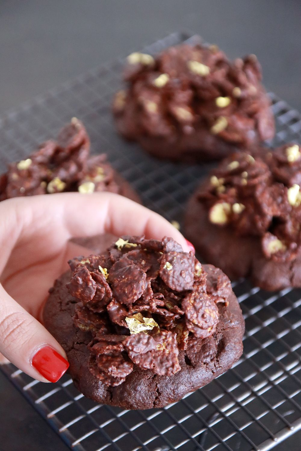 עוגיות דאבל שוקולד עם קראנץ' קורנפלקס | צילום: נטלי לוין