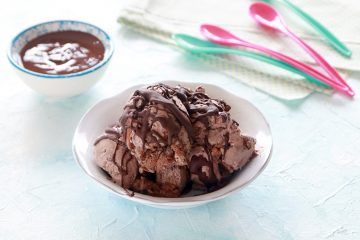 גלידת שוקולד ושקדים מלוחים | צילום: נטלי לוין